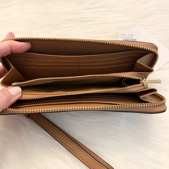 Coach Accordion Zippered Pebbled Leather Long Wristlet NWT - Picture 12 of 16